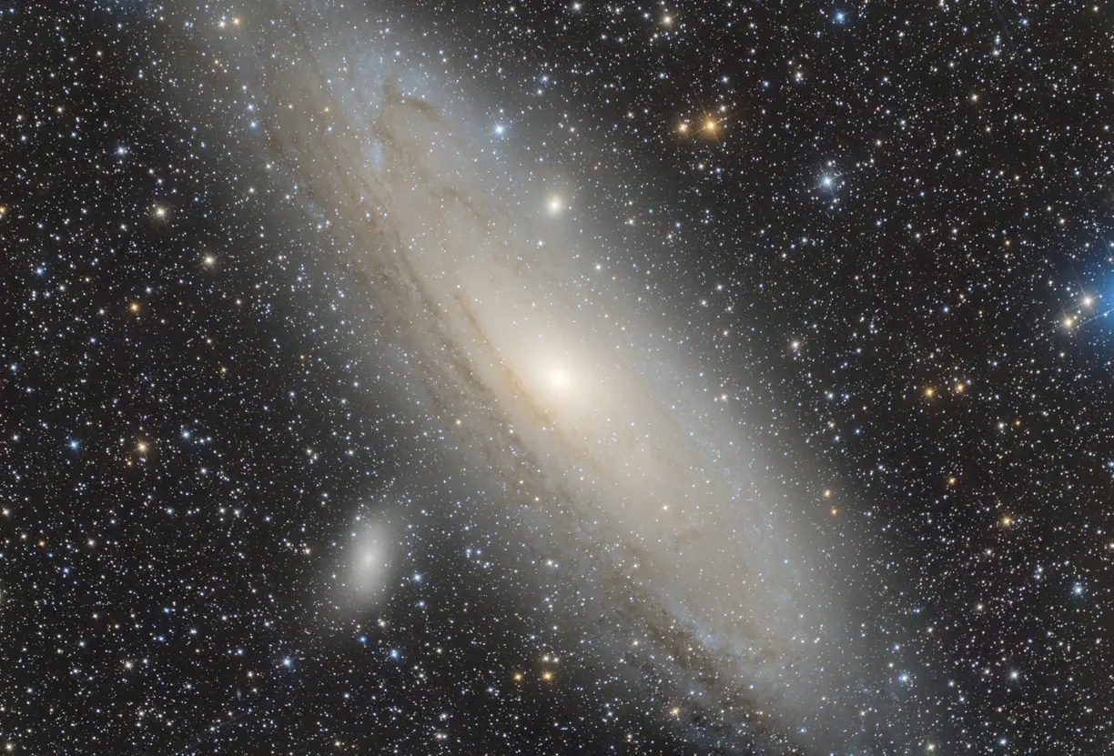 Andromedagalaxie aufgenommen mit dem 6-Zoll-Hypergraph des Astroclub Radebeul e.V. an der Sternwarte Radebeul Andromedagalaxie aufgenommen mit dem 6-Zoll-Hypergraph des Astroclub Radebeul e.V. an der Sternwarte Radebeul