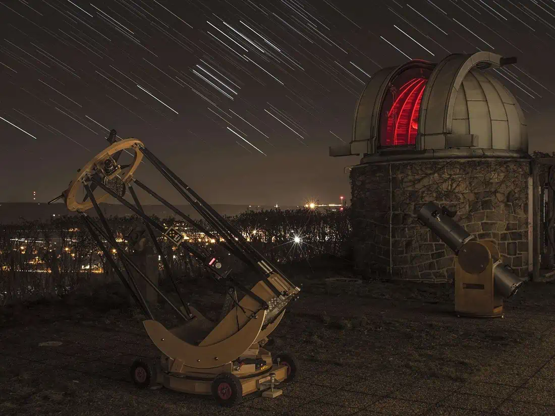 Teleskope zur Himmelsbeobachtung an der Sternwarte
