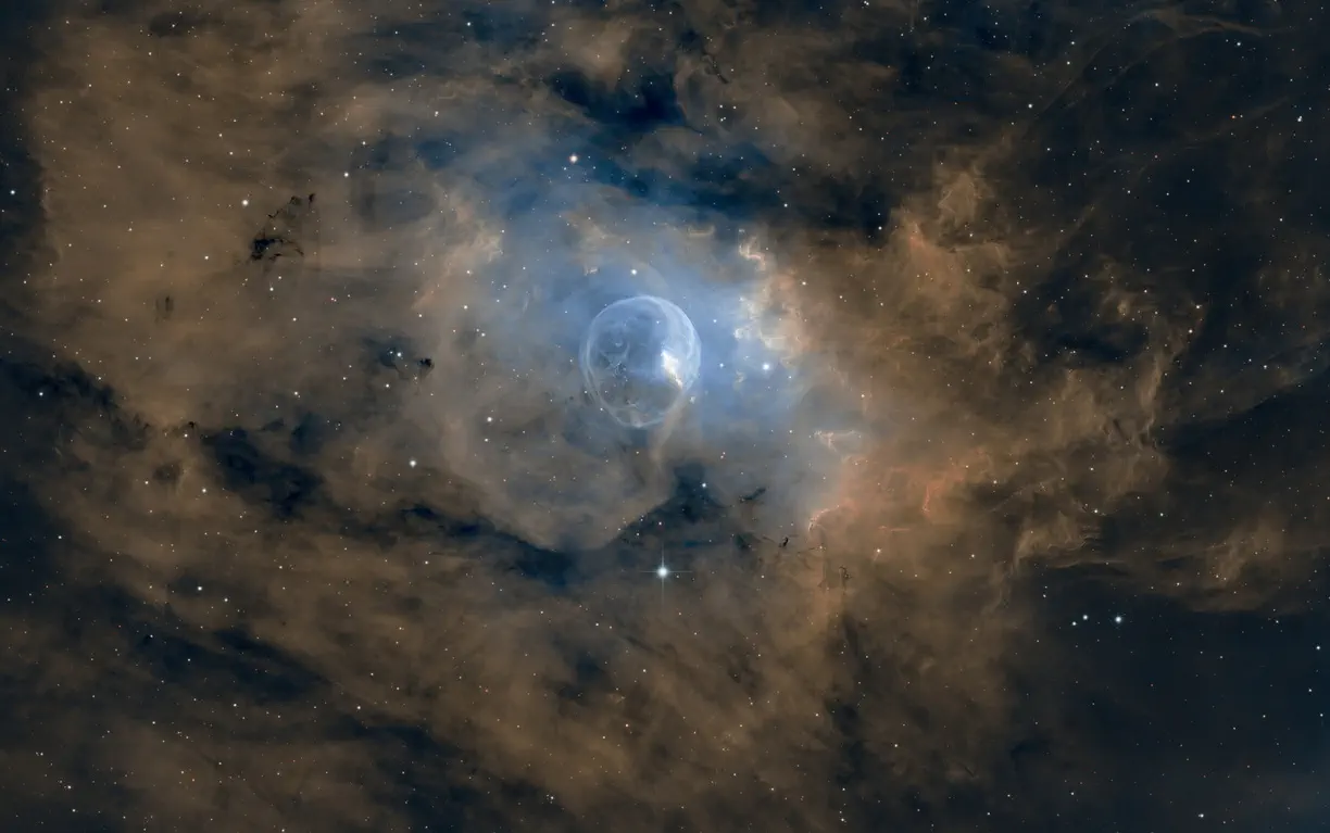 Bubble-Nebel aufgenommen mit dem Dall Kirkham Teleskop des Astroclub Radebeul e.V. an der Sternwarte Radebeul Bubble-Nebel aufgenommen mit dem Dall Kirkham Teleskop des Astroclub Radebeul e.V. an der Sternwarte Radebeul