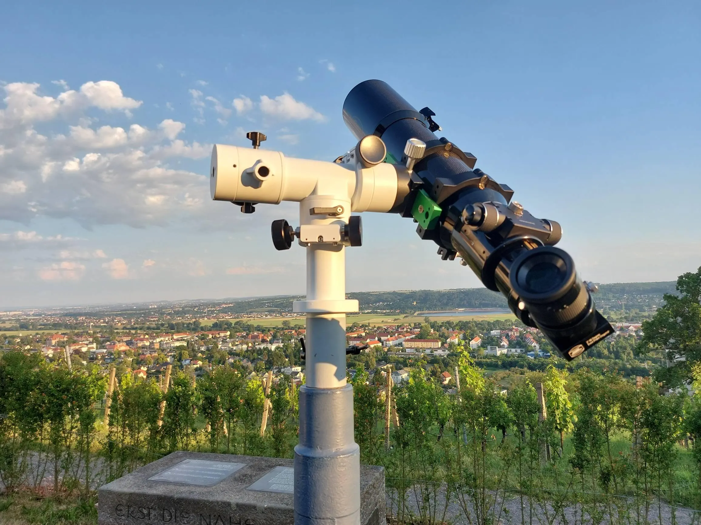 110mm Carbon-Refraktor des Astroclub Radebeul an der Sternwarte 110mm Carbon-Refraktor des Astroclub Radebeul an der Sternwarte