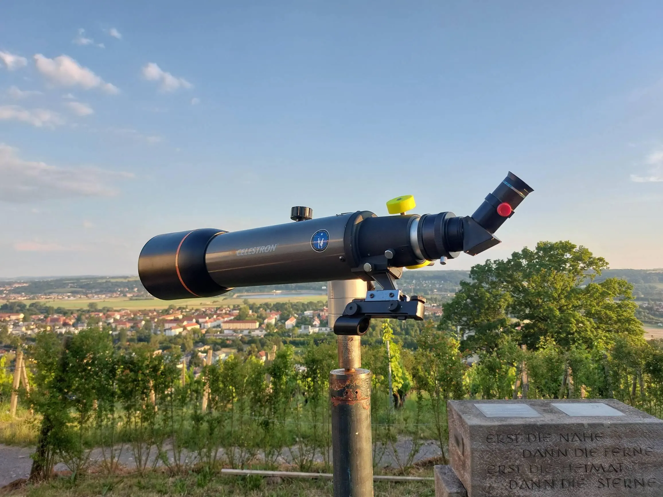 100mm Refraktor des Astroclub Radebeul an der Sternwarte 100mm Refraktor des Astroclub Radebeul an der Sternwarte