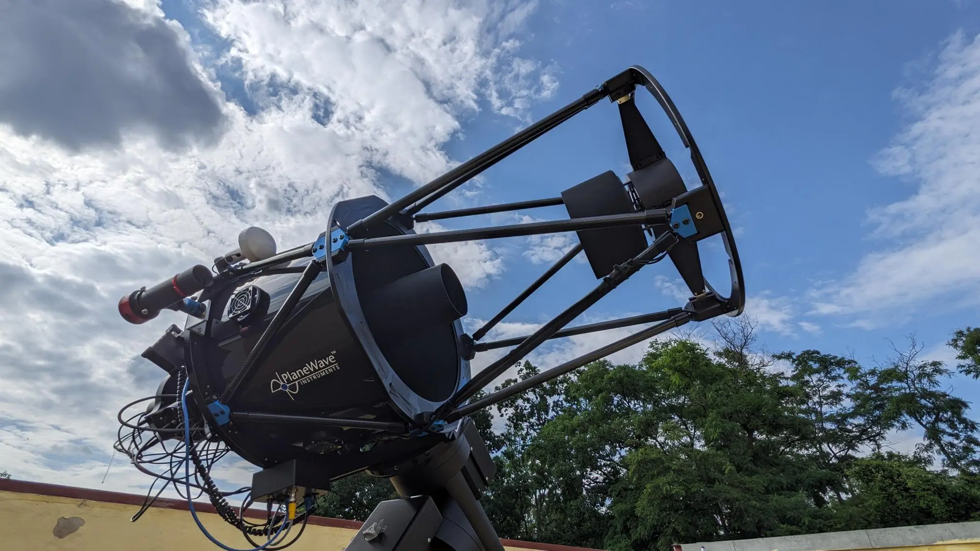 17-Zoll Dall Kirkham Remote-Teleskop des Astroclub Radebeul an der Sternwarte Radebeul 17-Zoll Dall Kirkham Remote-Teleskop des Astroclub Radebeul an der Sternwarte Radebeul