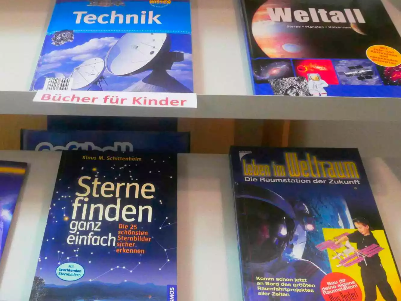 astronomische Bücher für Kinder im Astroshop des Astroclub Radebeul e. V.