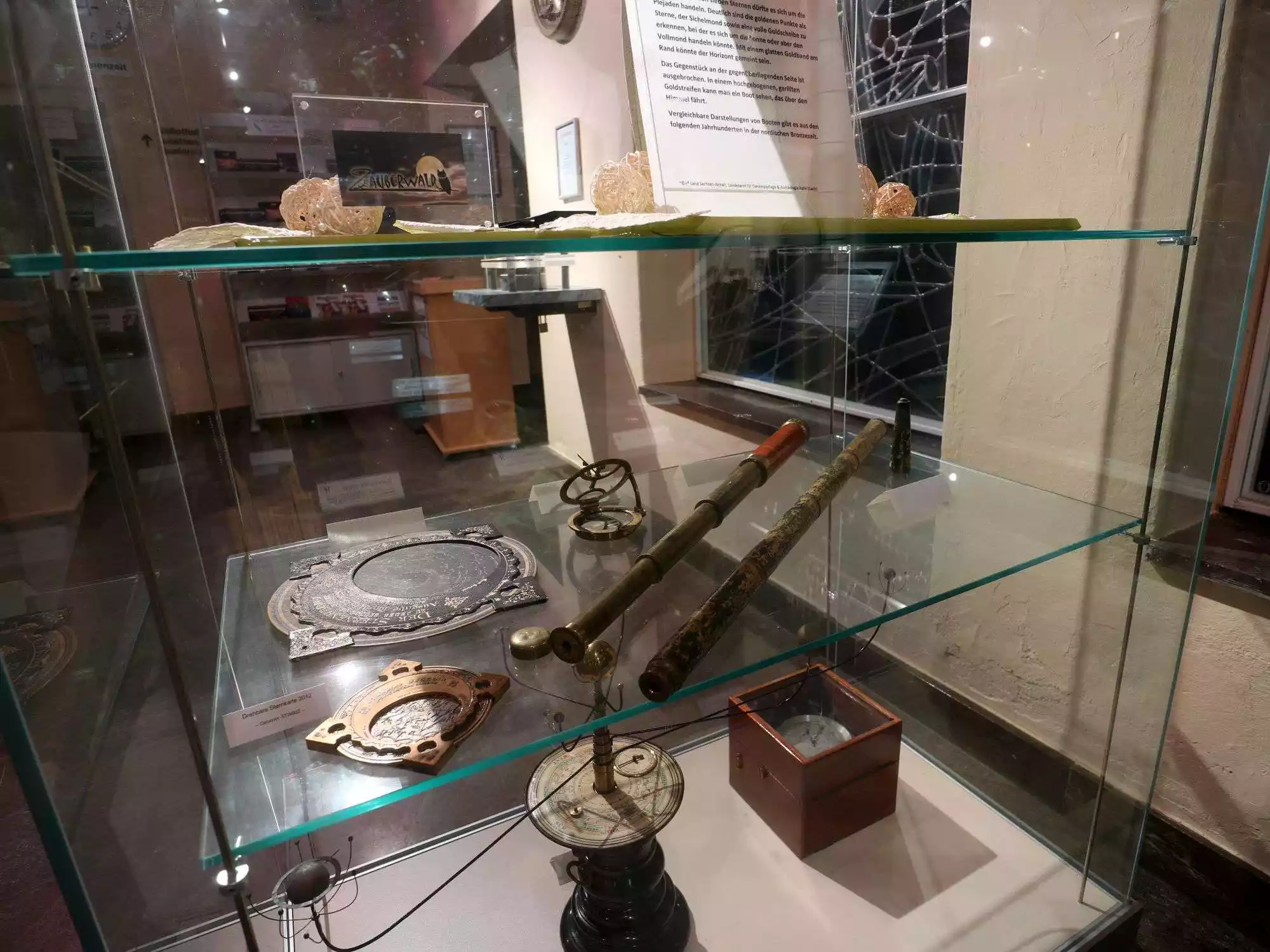 historische astronomische Instrumente in der Ausstellung der Sternwarte Radebeul